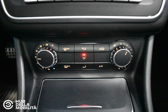 MERCEDES-BENZ CLA 180 d Automatic Premium